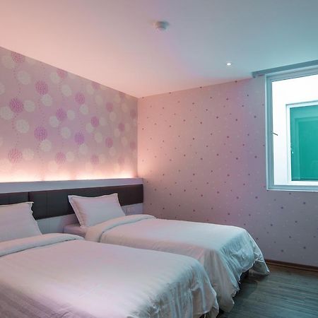 Riverfront Sentral Hotel Малакка Экстерьер фото